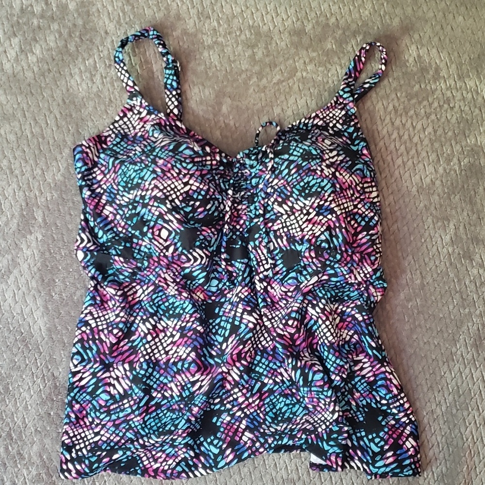 PLUS SIZE. NEW w/o tags TANKINI (Swim top)
